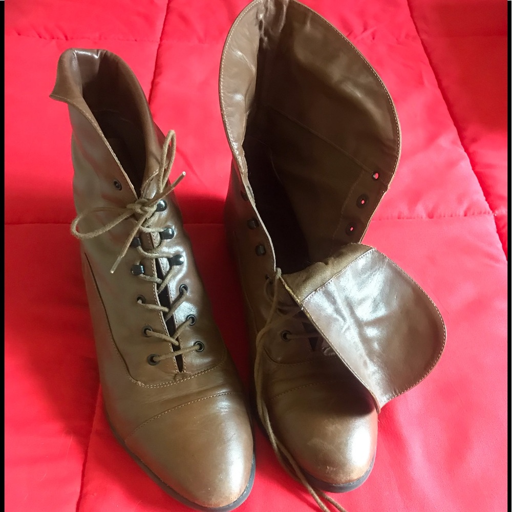 💥“EUC”💥BROWN TURNED DOWN LACED ANKLE BOOT